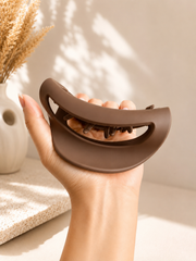 Pince à cheveux souple FLEXA de MERTOA montrant sa structure flexible
